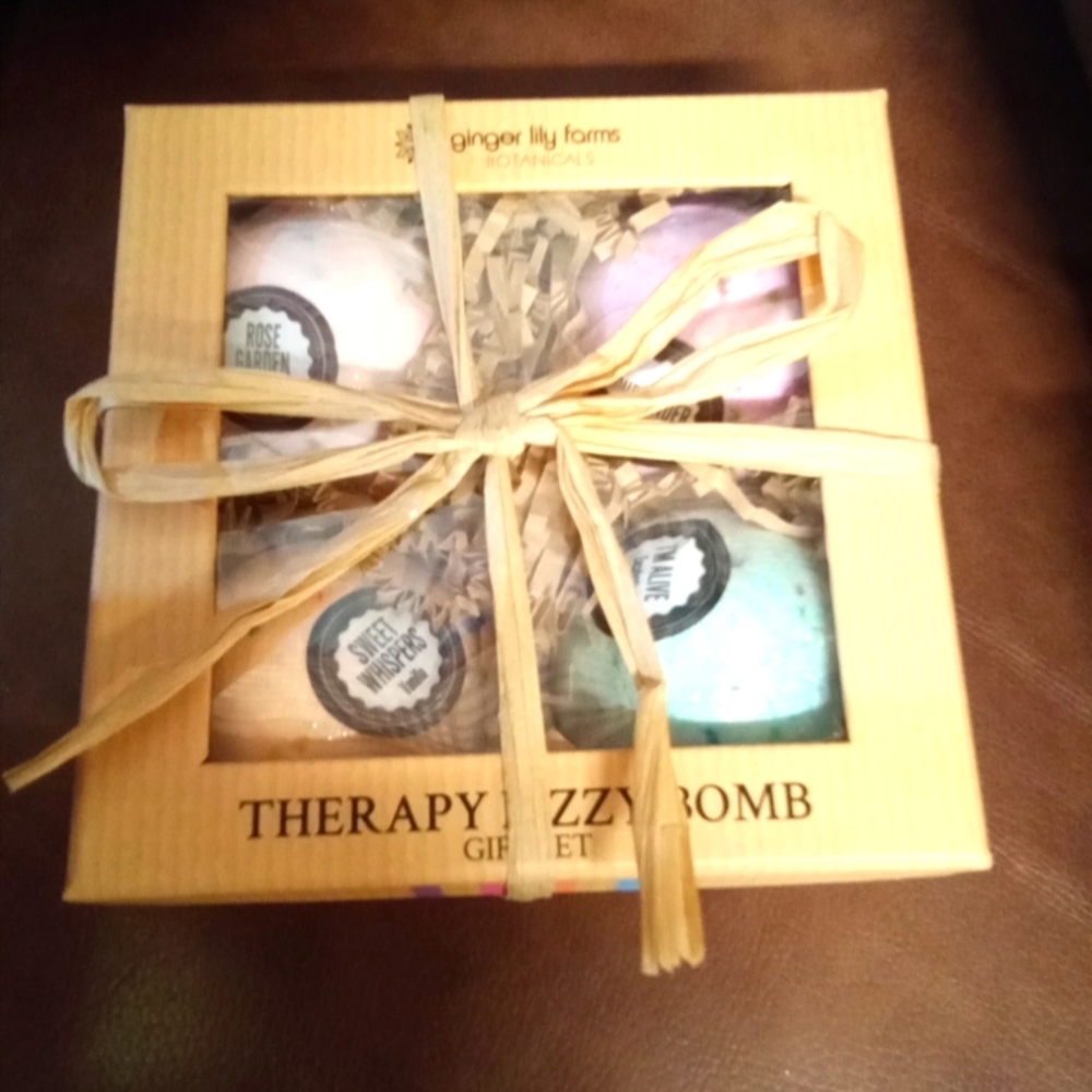🌹Ginger lily farms Therapy fizzy bomb gifts